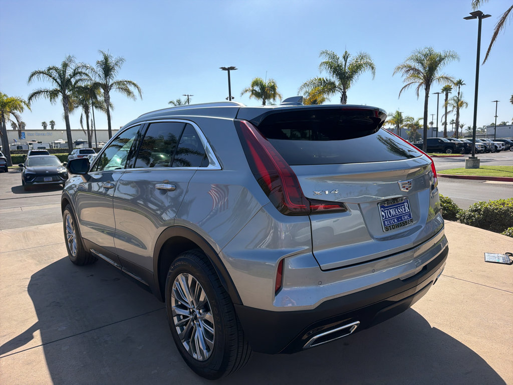 Used 2025 Cadillac XT4 Premium Luxury FWD image 7