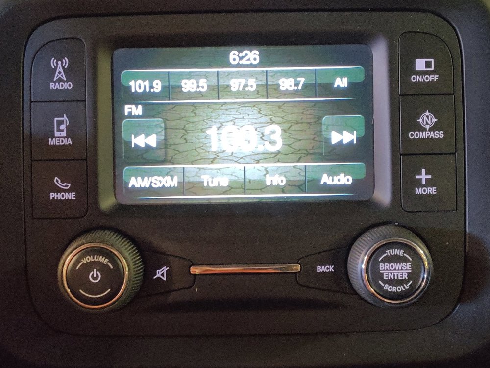 Used 2016 Jeep Renegade Latitude FWD image 25