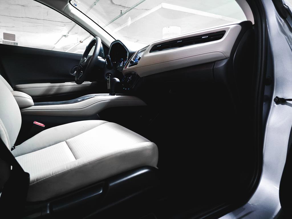 Certified 2021 Honda HR-V LX image 34