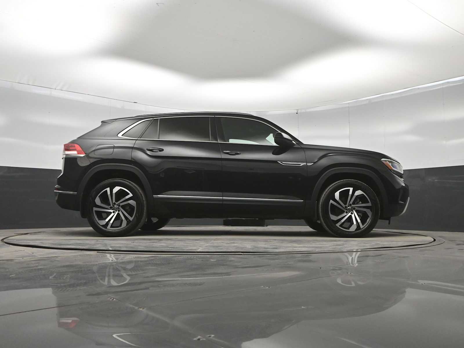 Used 2021 Volkswagen Atlas Cross Sport SEL Premium AWD/4WD image 39