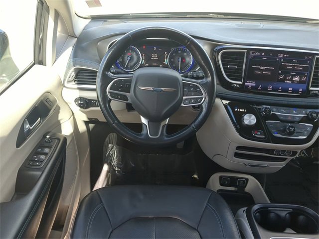 Used 2021 Chrysler Pacifica Touring-L image 16