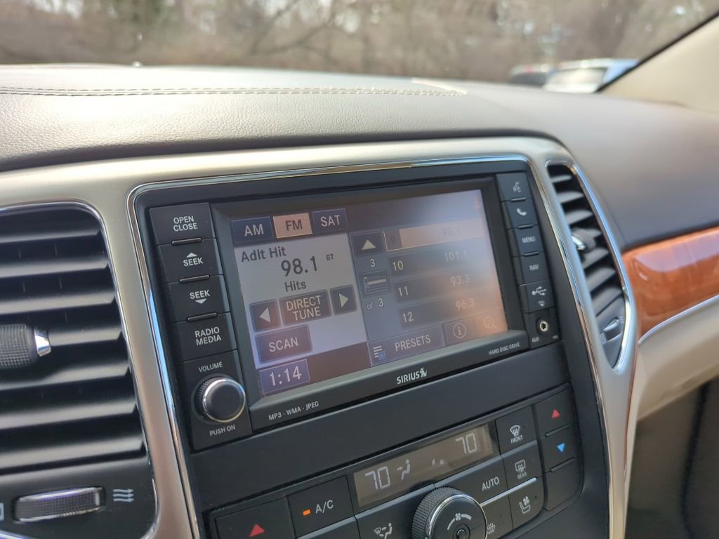 Used 2013 Jeep Grand Cherokee Overland w/ Advance Technology Group image 15