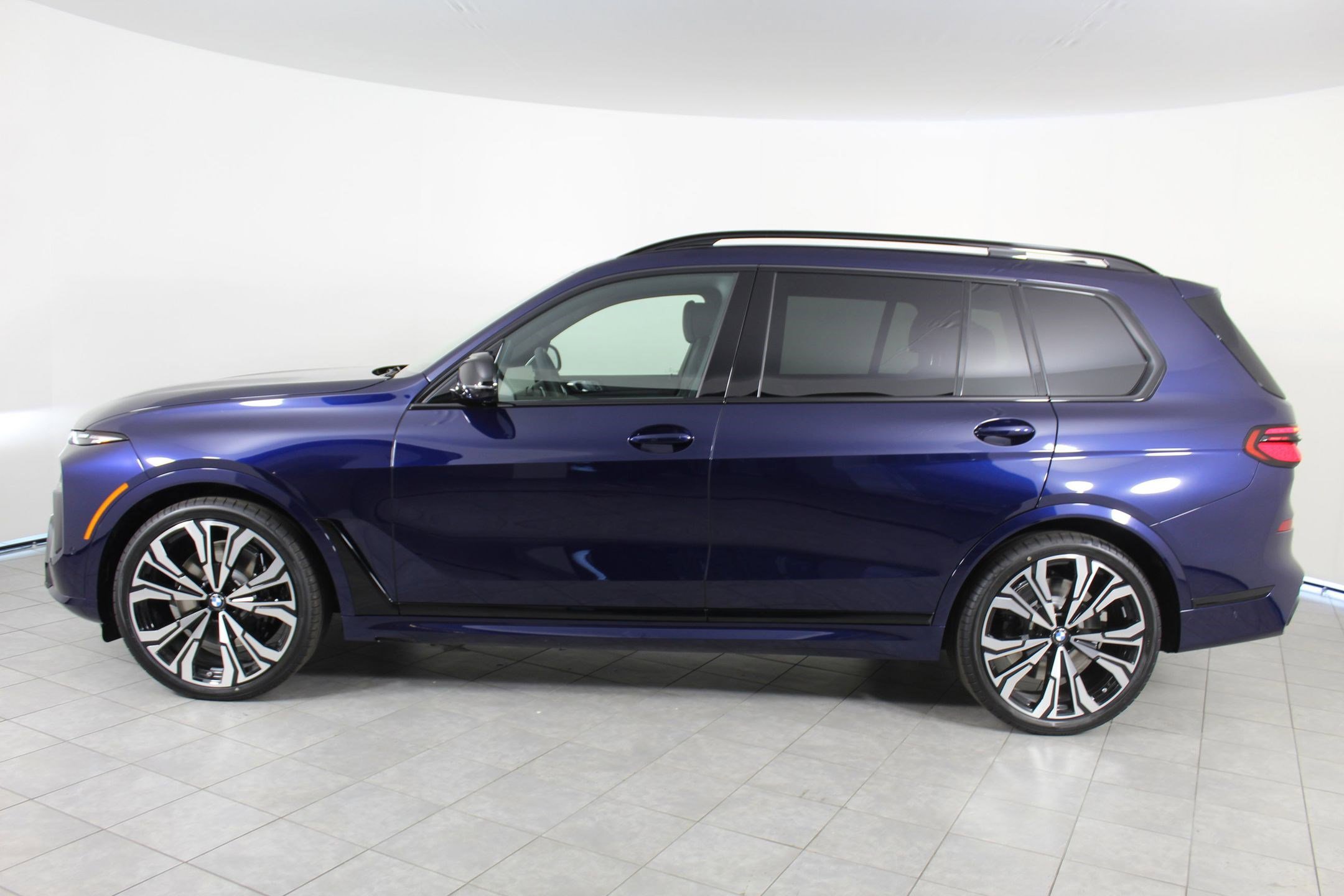 New 2026 BMW X7 M60i image 2