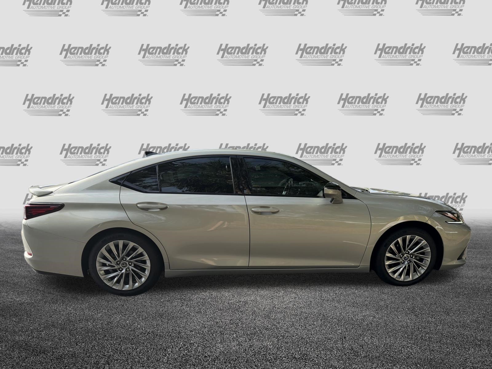 Used 2023 Lexus ES 350 Ultra Luxury w/ Accessory Package (Z2) FWD image 10