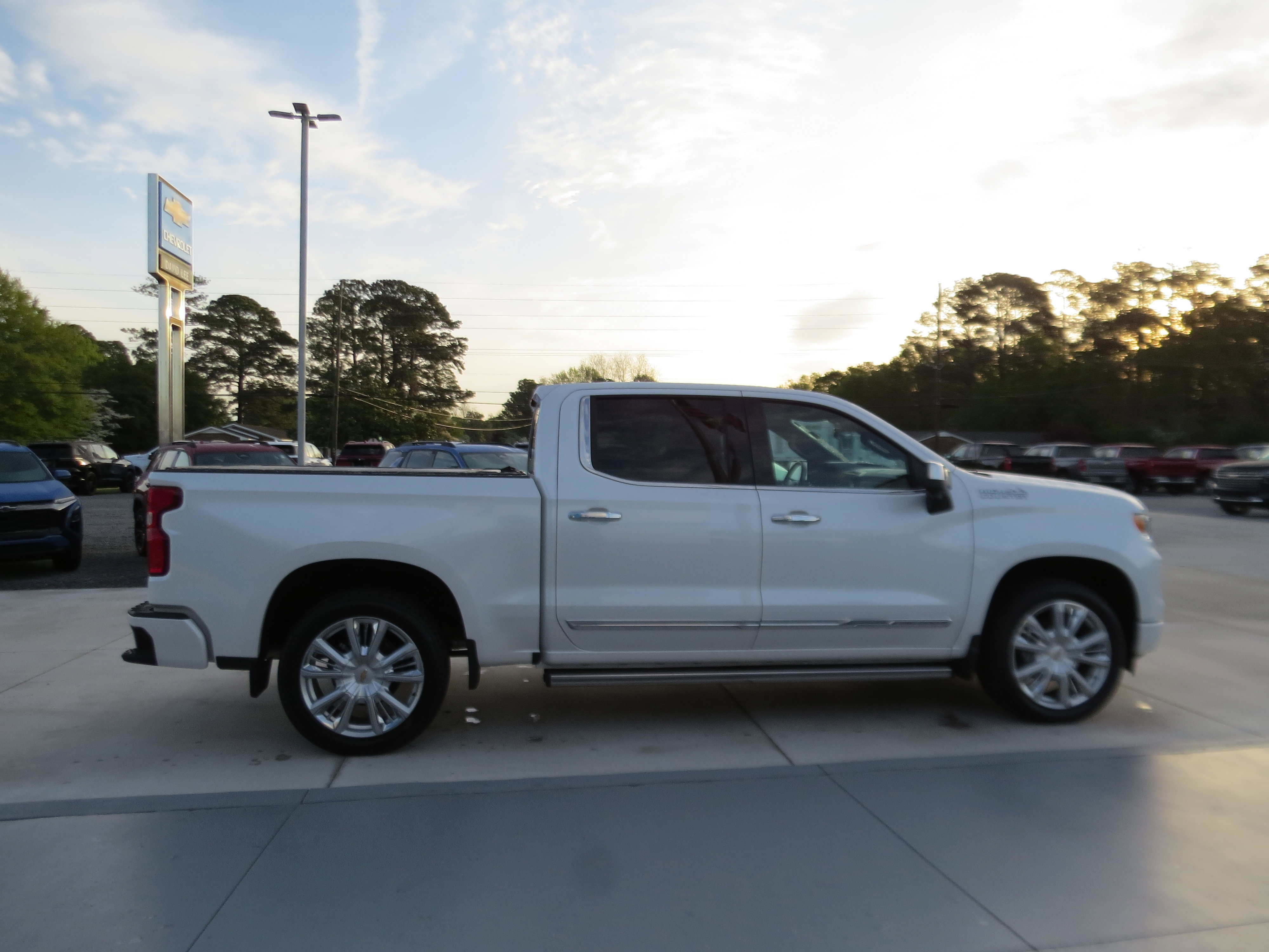 Used 2025 Chevrolet Silverado 1500 High Country AWD/4WD image 7