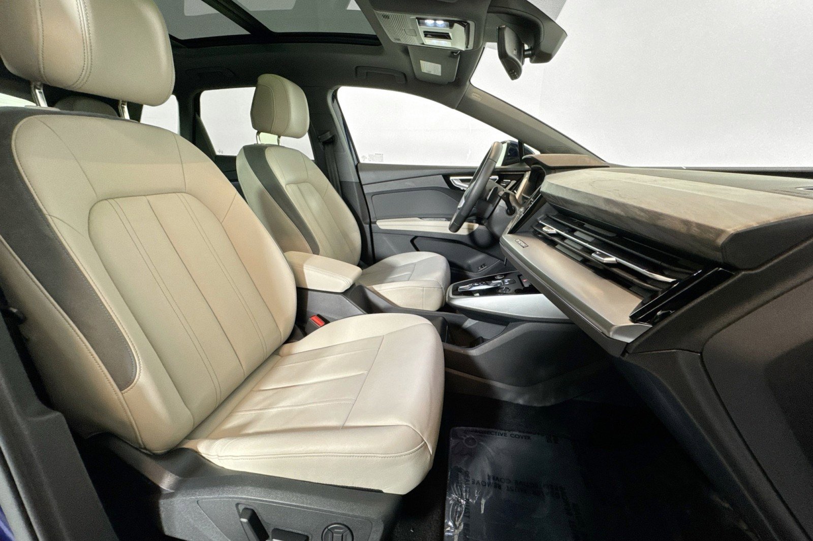 Used 2025 Audi Q4 e-tron Premium image 26