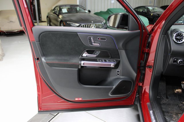 Used 2024 Mercedes-Benz GLB 250 4MATIC image 38