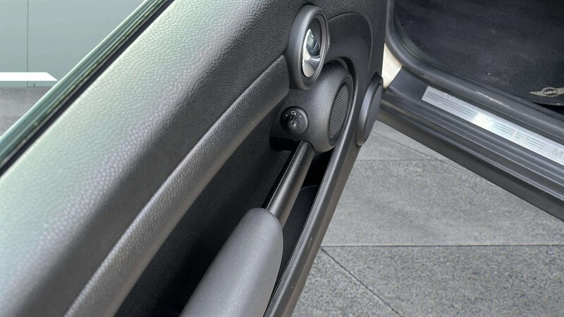 Used 2010 MINI Cooper Hardtop FWD image 24