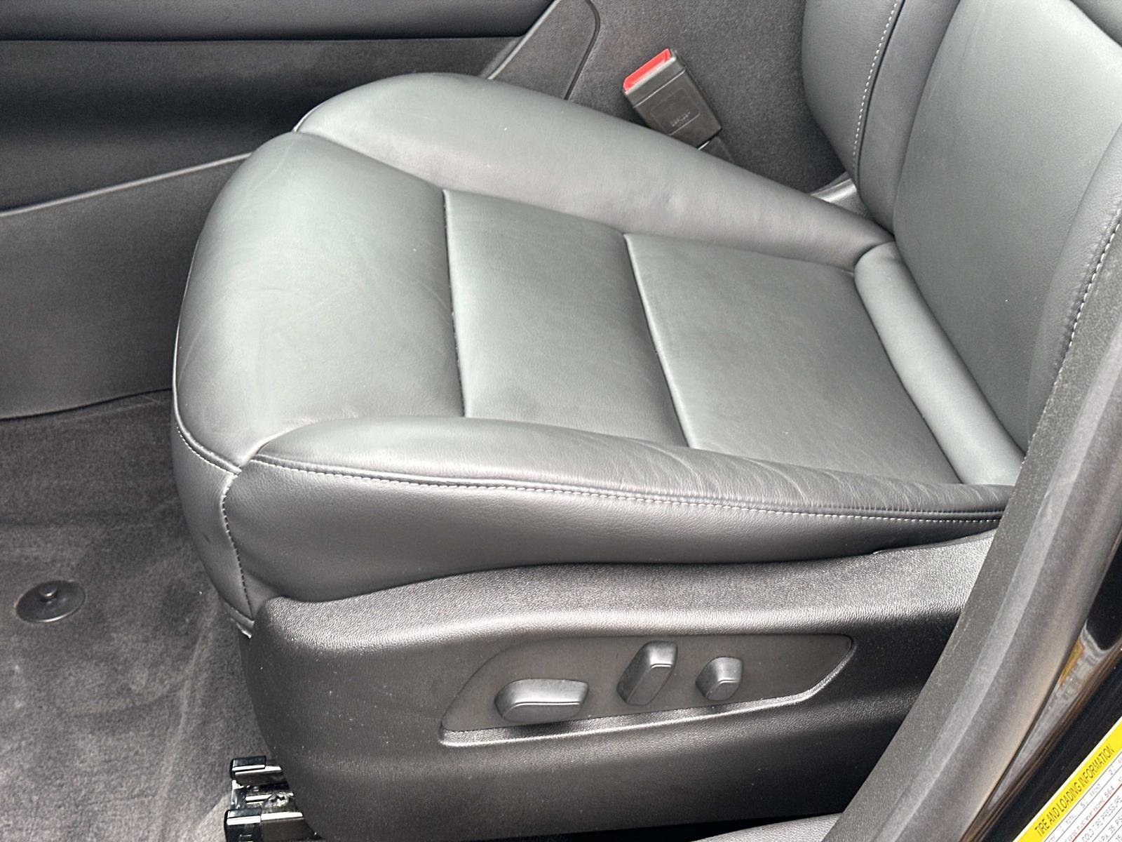 Certified 2023 Cadillac XT4 Premium Luxury w/ Cold Weather Package AWD/4WD image 17