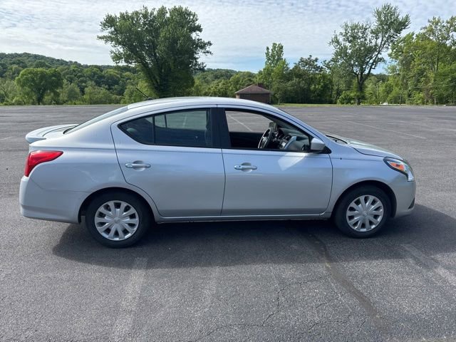 Used 2019 Nissan Versa SV FWD image 7