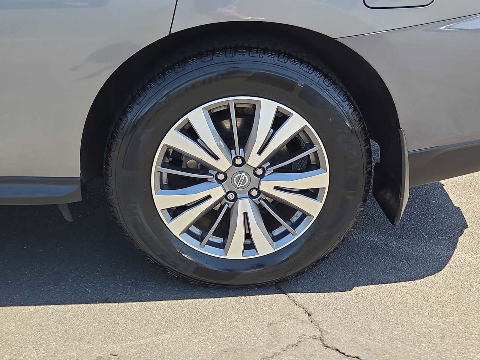 Used 2020 Nissan Pathfinder S AWD/4WD image 16