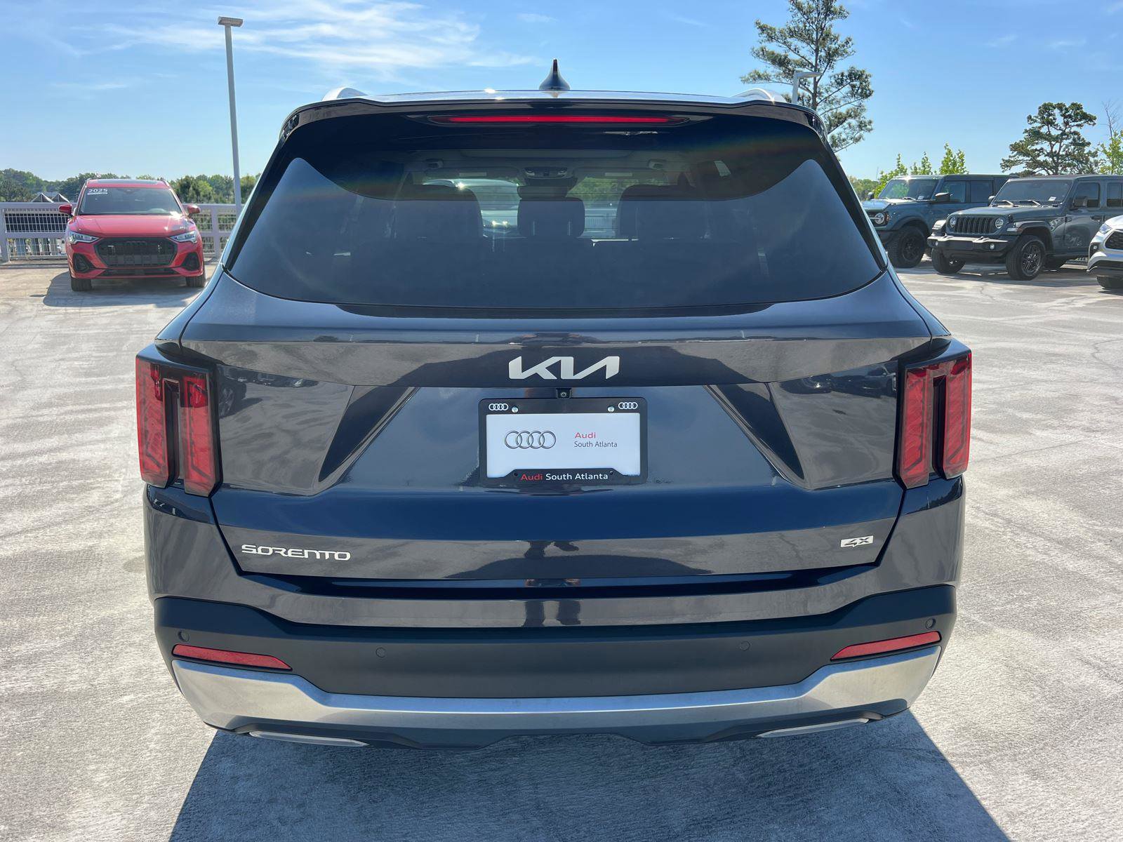 Used 2025 Kia Sorento S w/ Panoramic Sunroof Package image 6