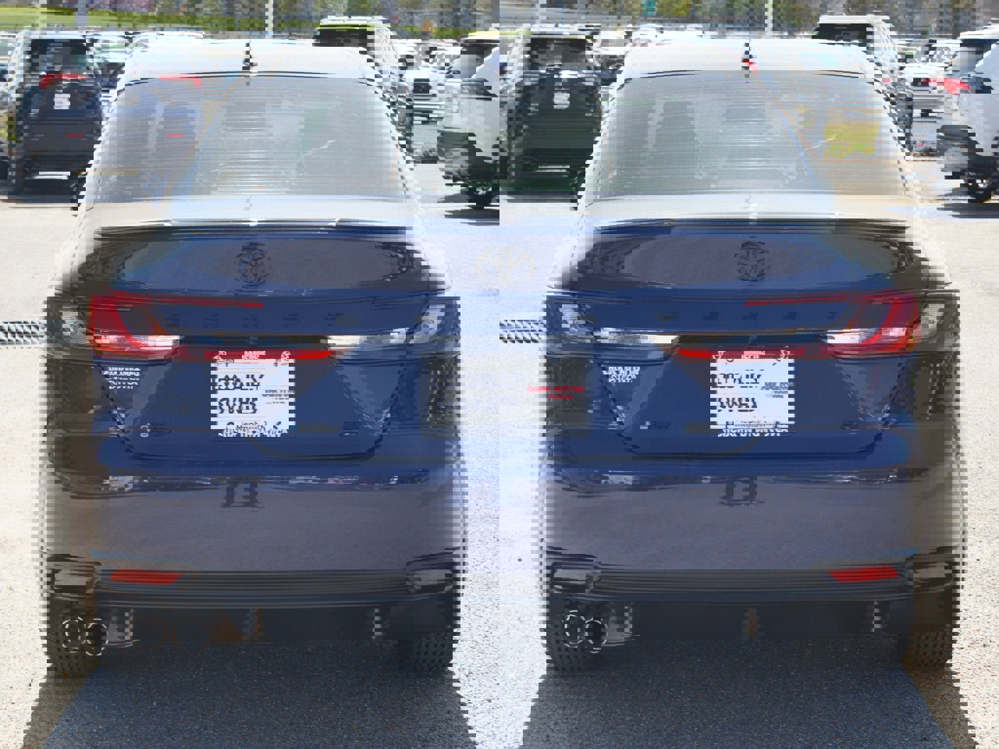 Used 2025 Toyota Camry SE image 3