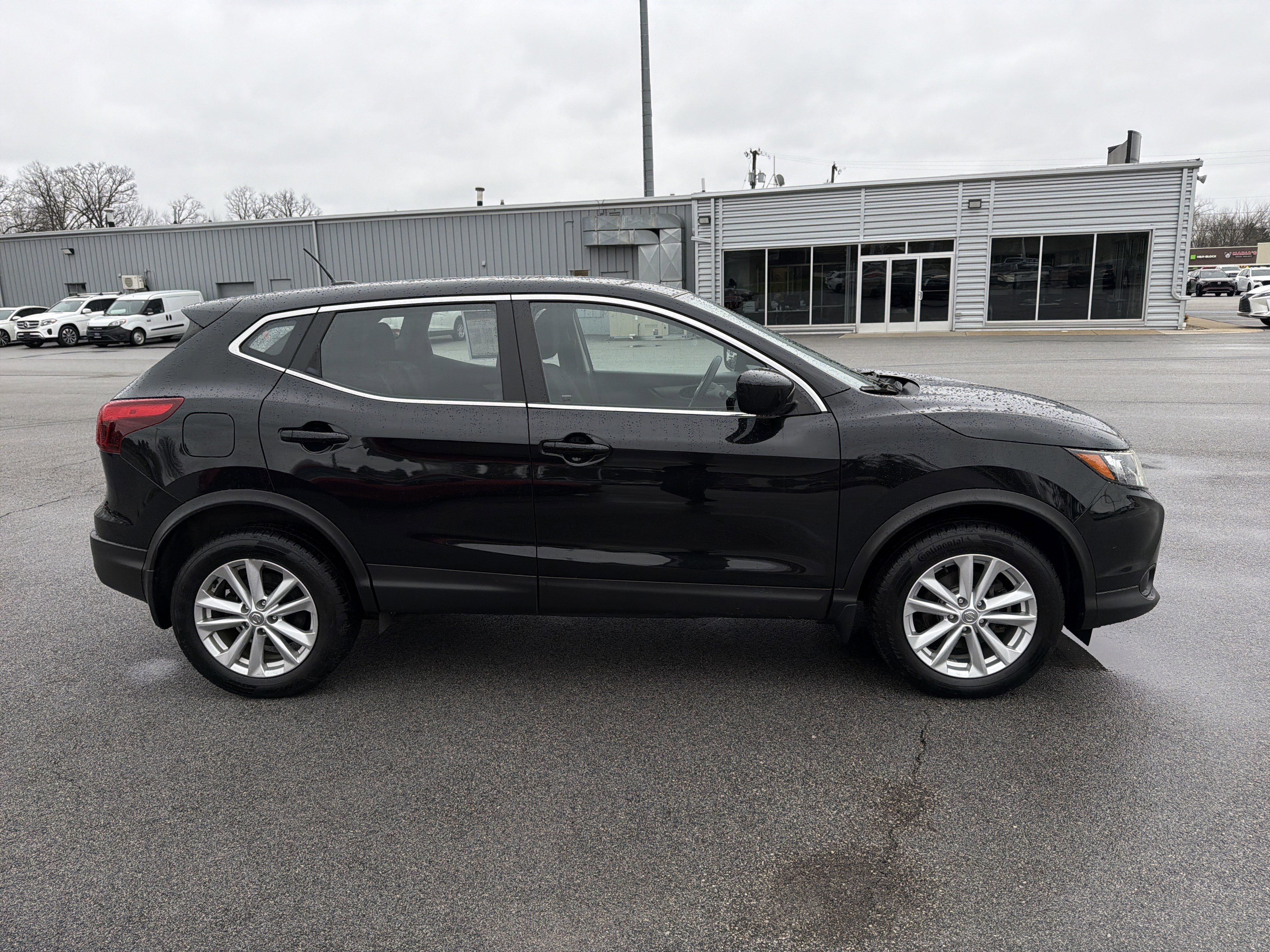 Used 2017 Nissan Rogue Sport S w/ S Appearance Package image 2
