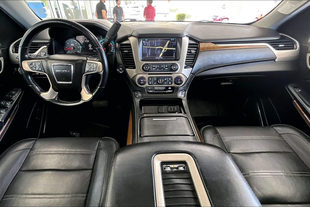 Used 2020 GMC Yukon XL Denali w/ Denali Ultimate Package AWD/4WD image 7