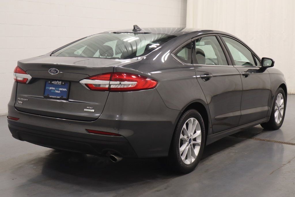 Used 2020 Ford Fusion SE image 9
