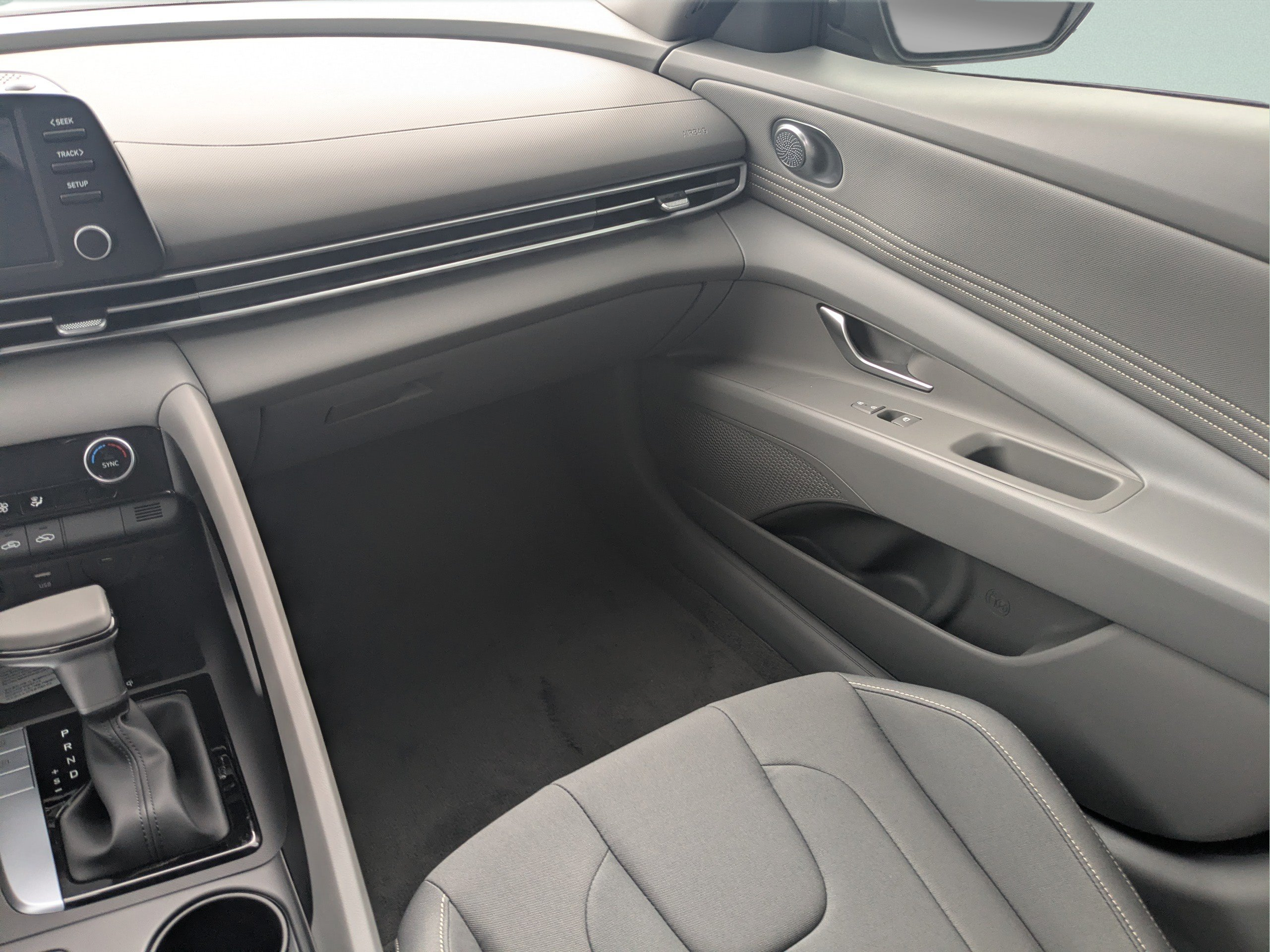 New 2026 Hyundai Elantra Sport FWD image 36