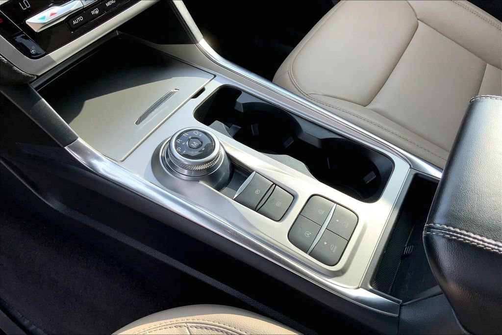 Used 2020 Ford Explorer XLT w/ Equipment Group 202A image 15