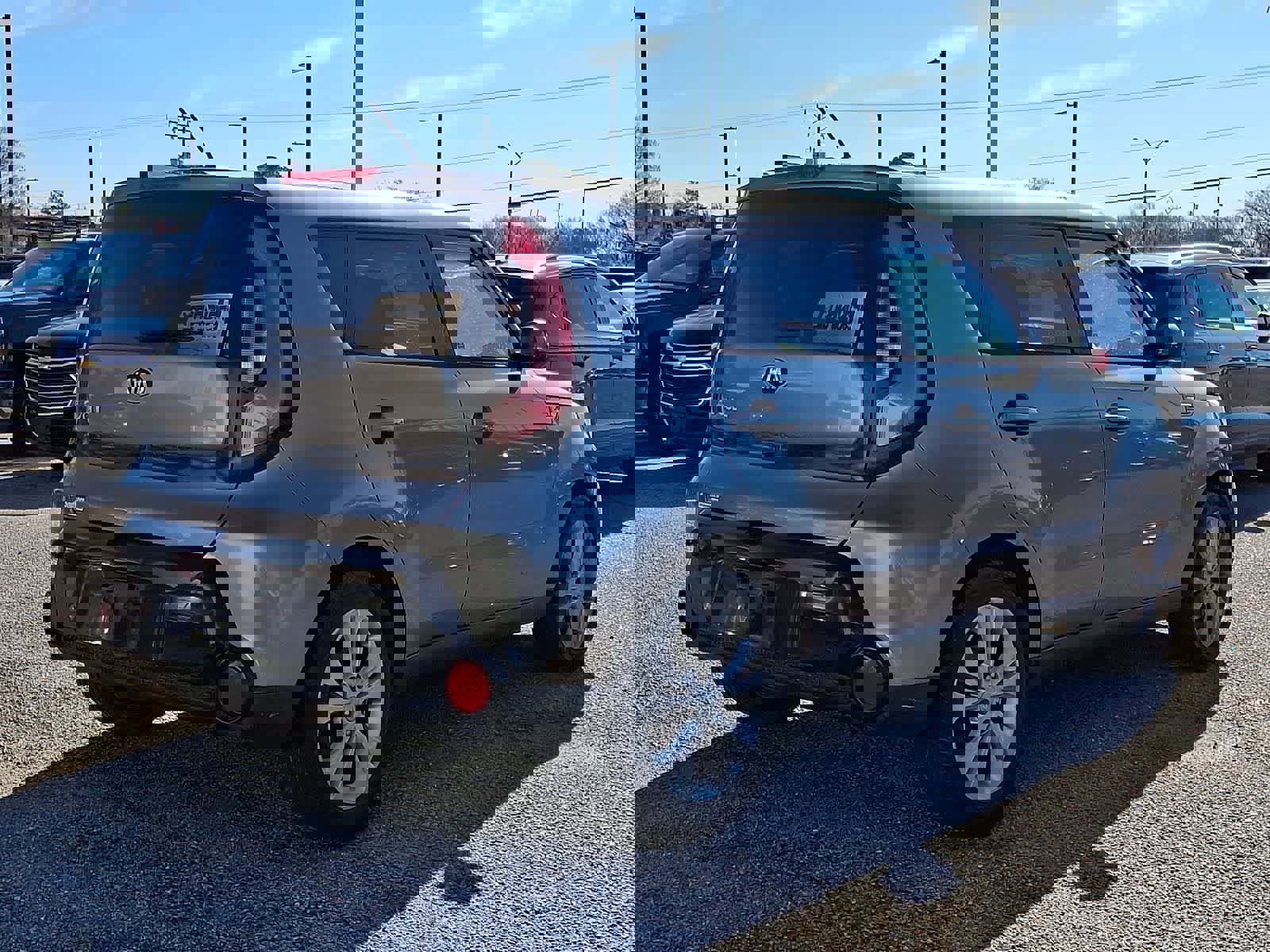 Used 2016 Kia Soul + image 3