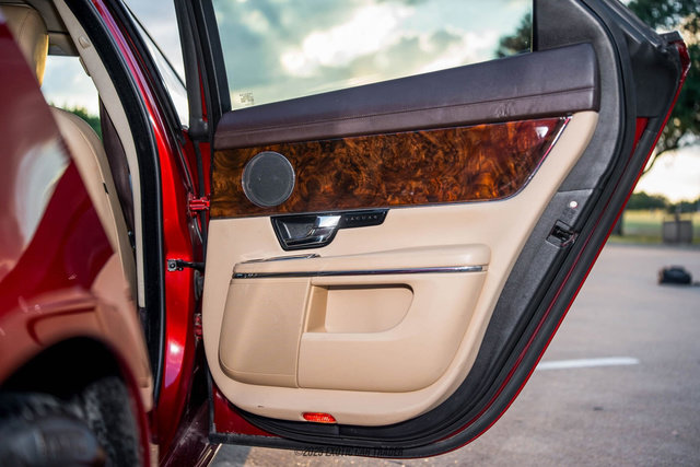 Used 2012 Jaguar XJ image 33