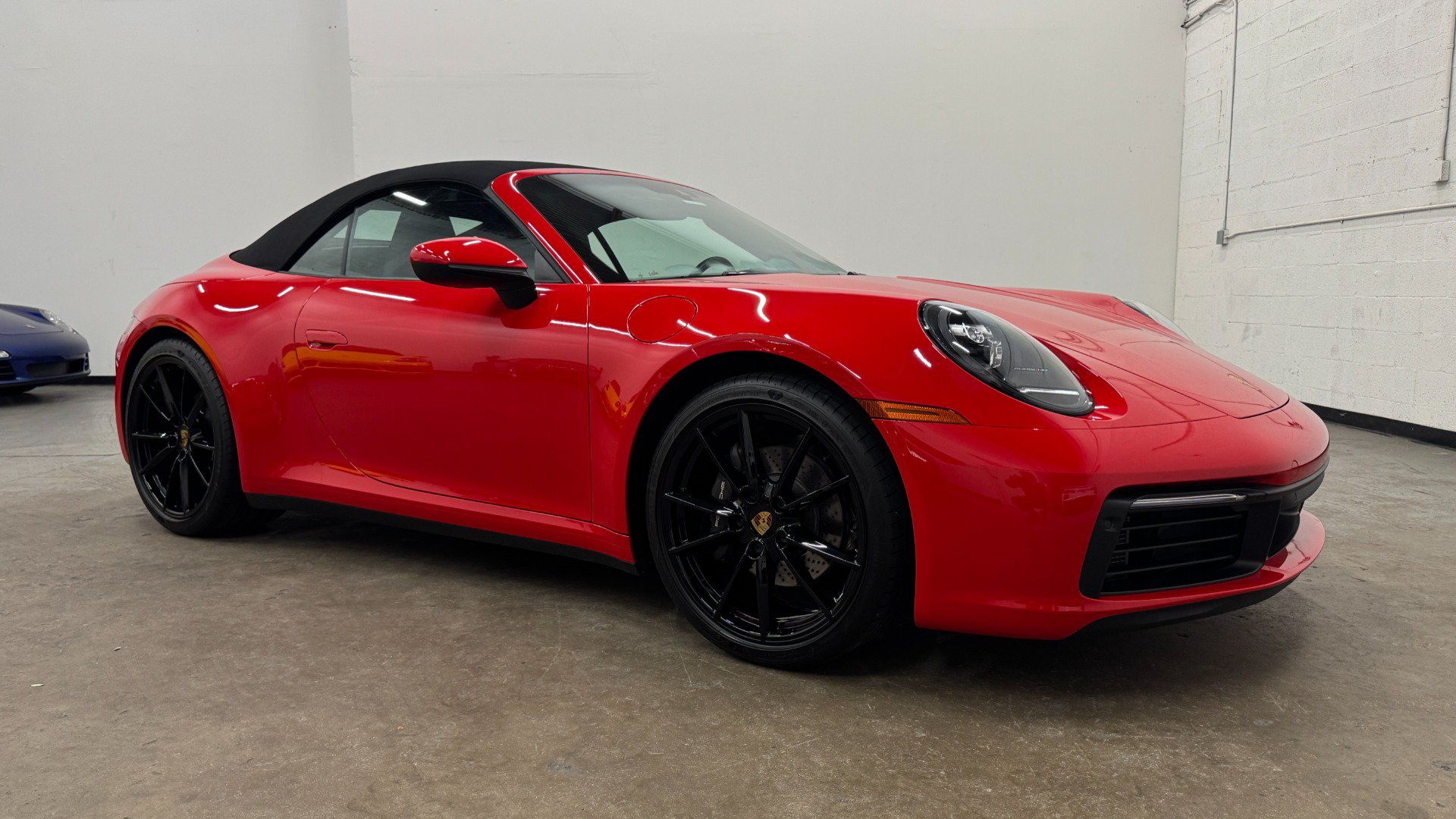 Used 2022 Porsche 911 Carrera RWD image 2