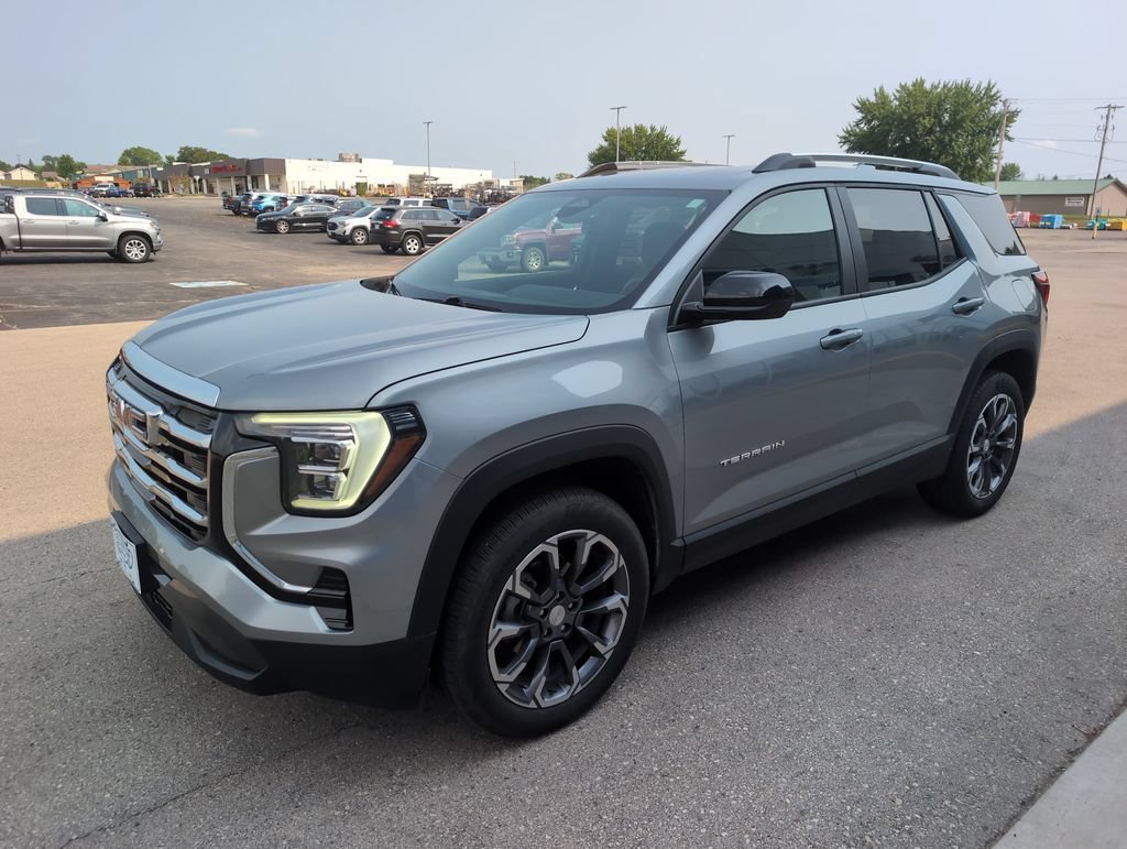 Used 2025 GMC Terrain Elevation w/ Elevation Premium Package AWD/4WD image 4