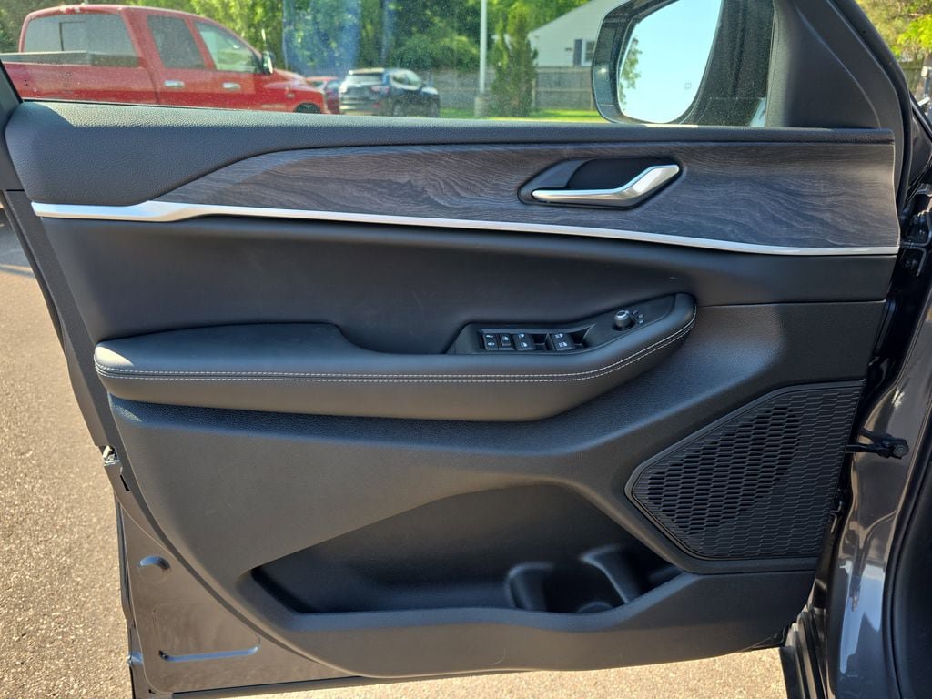 New 2026 Jeep Grand Cherokee L 4WD image 30