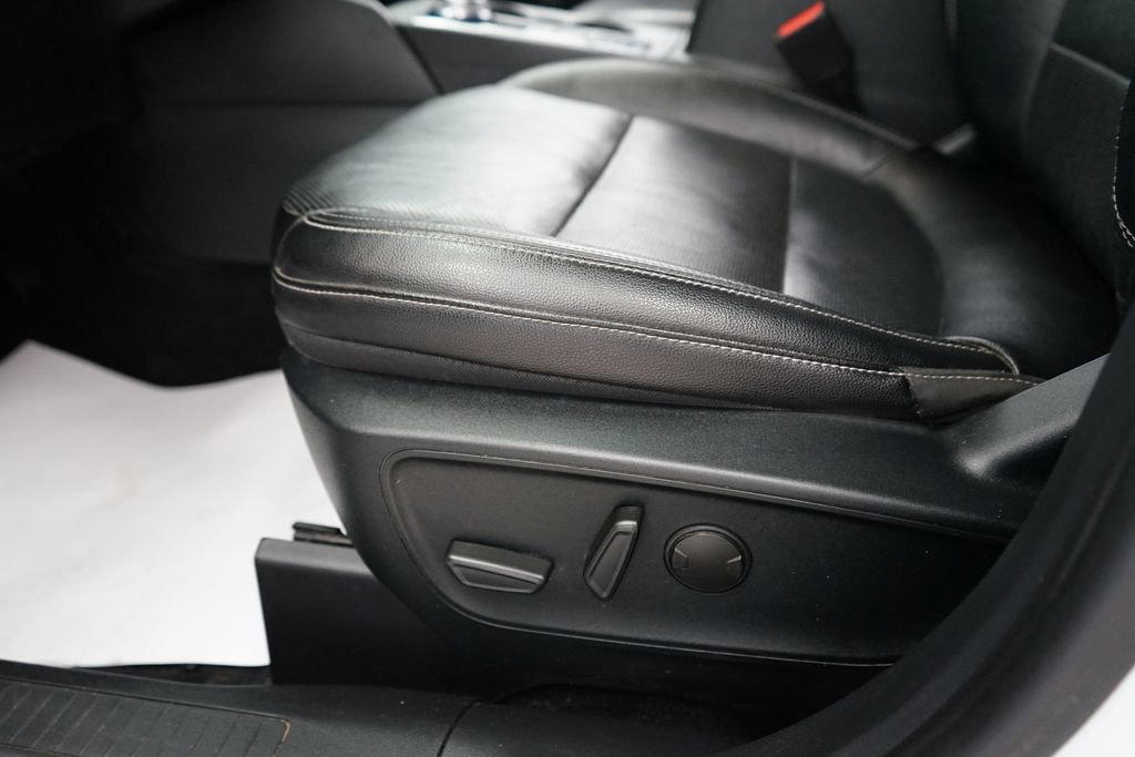Used 2020 Ford Escape Titanium image 28