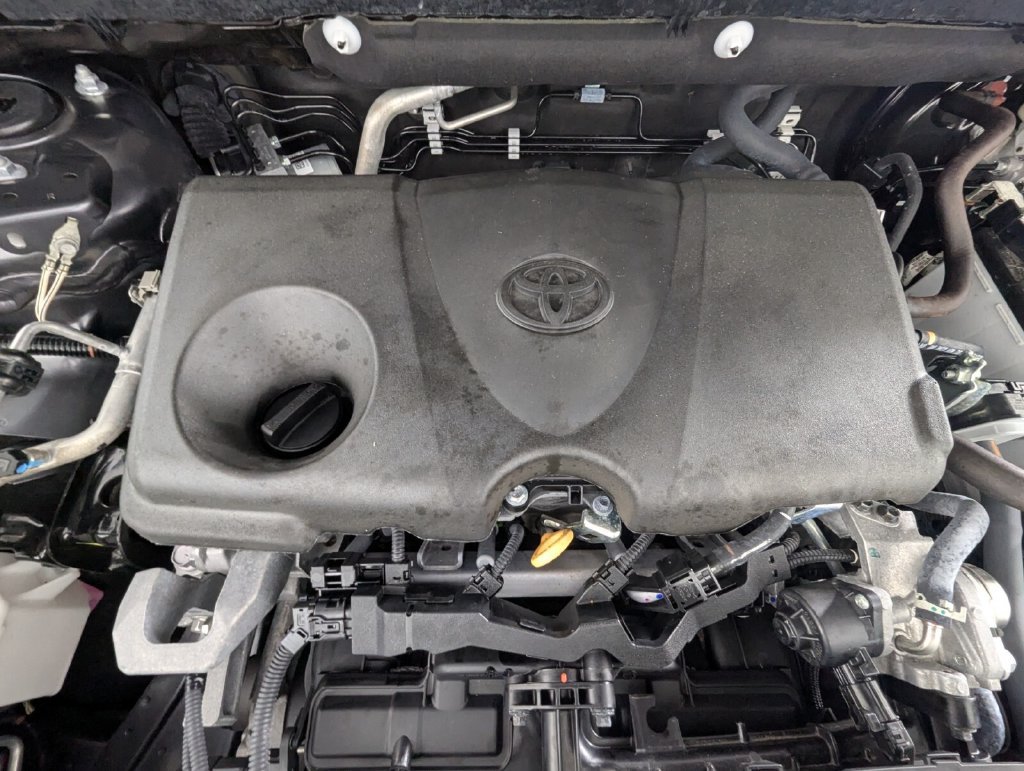 Used 2025 Toyota RAV4 XLE FWD image 11