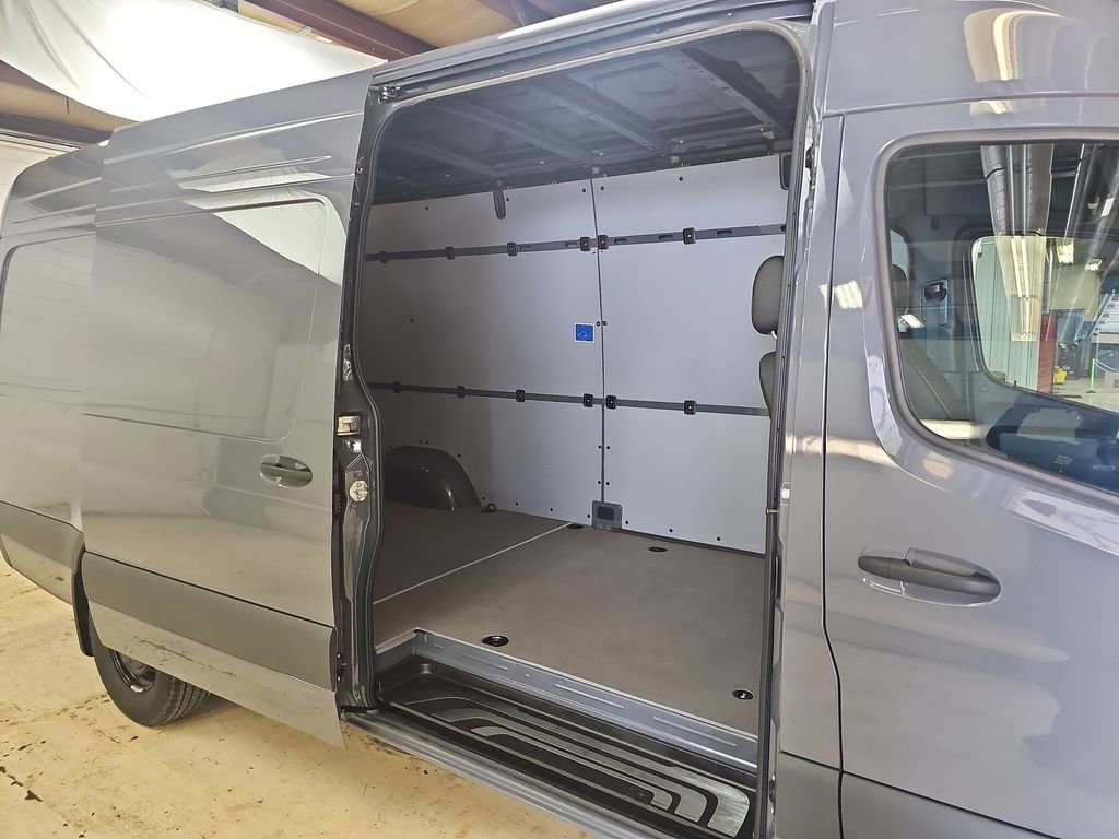 Used 2024 Mercedes-Benz Sprinter 2500 image 23