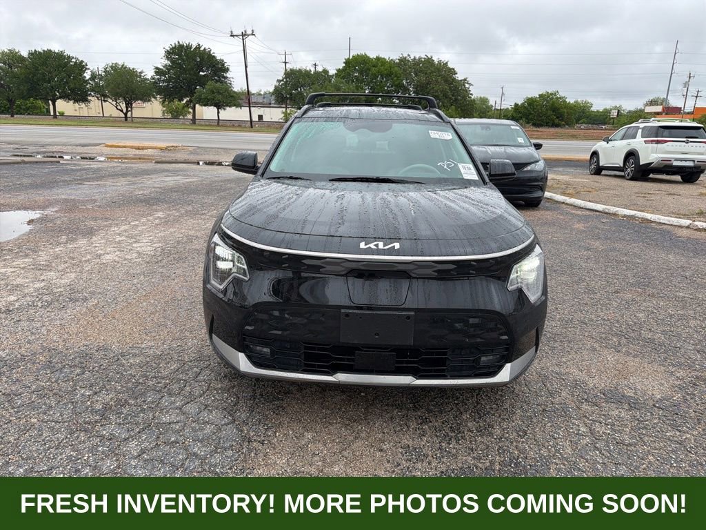 Used 2023 Kia Niro Wave w/ Wave Preserve Package FWD image 2
