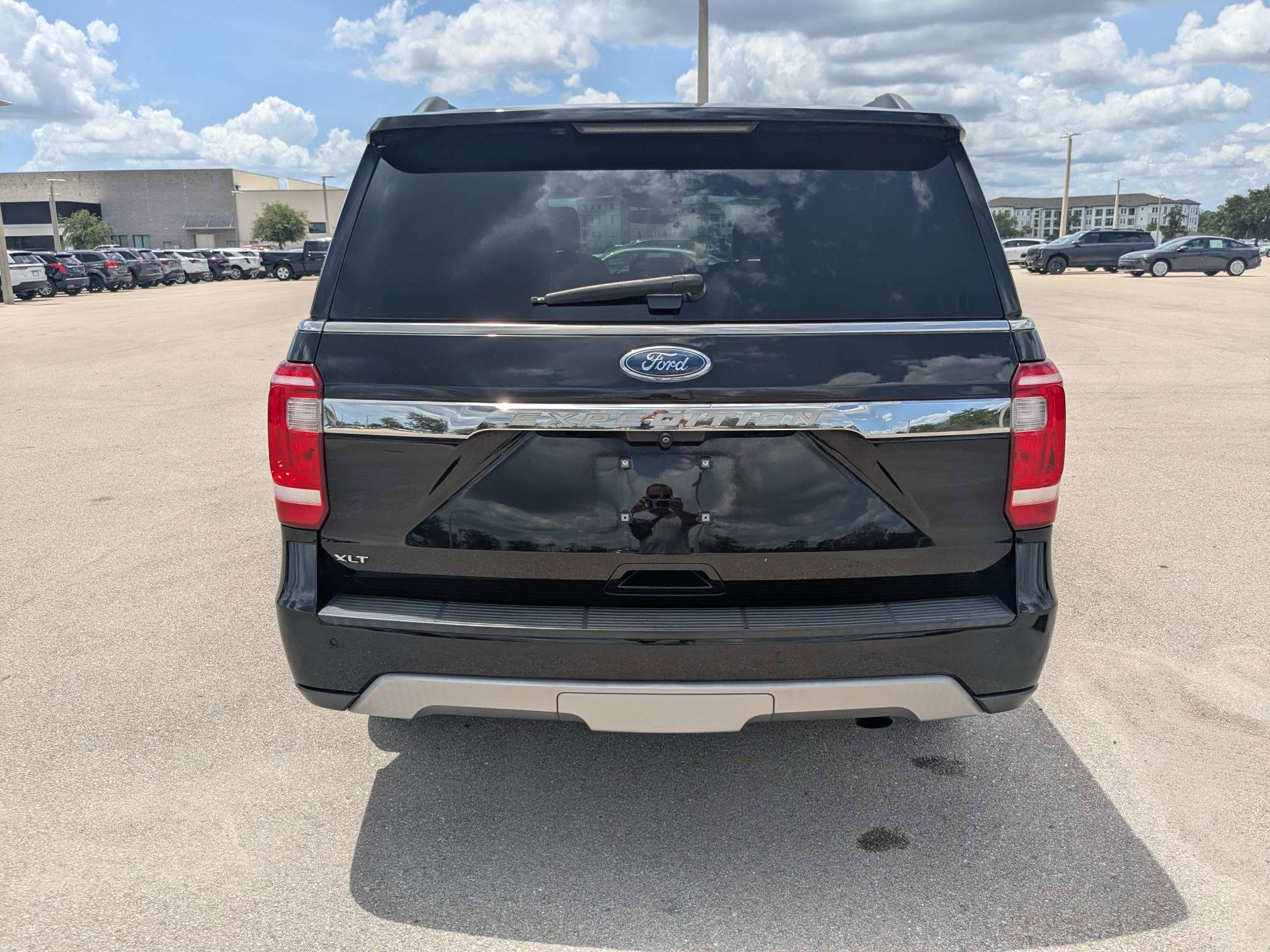 Used 2020 Ford Expedition XLT w/ Equipment Group 201A RWD image 6