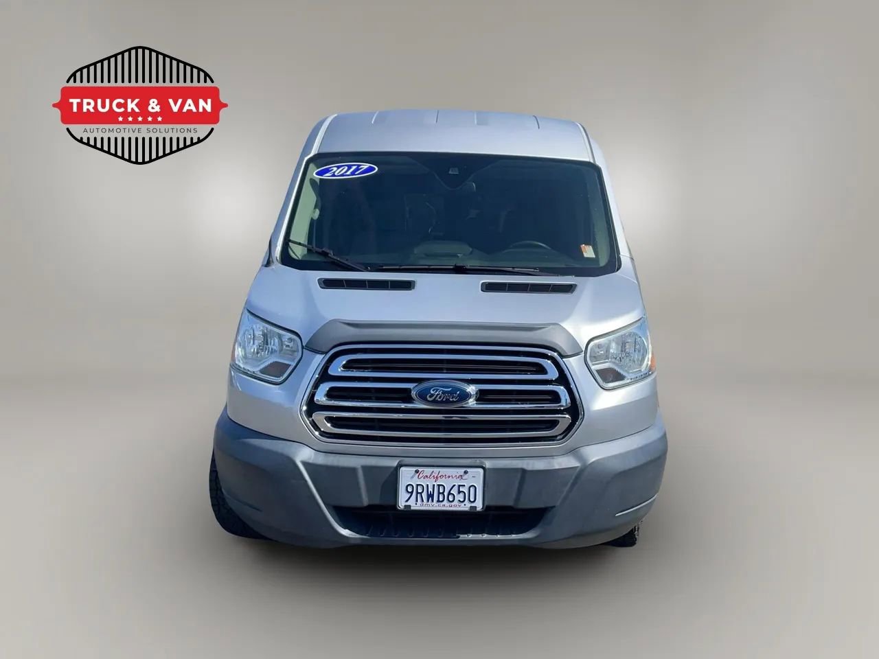 Used 2017 Ford Transit 350 XLT RWD image 2