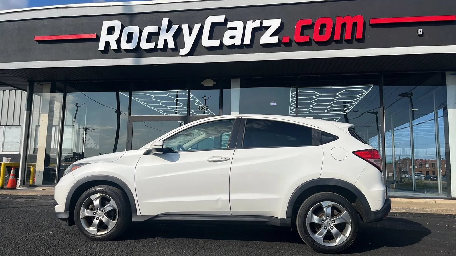 Used 2017 Honda HR-V EX image 1