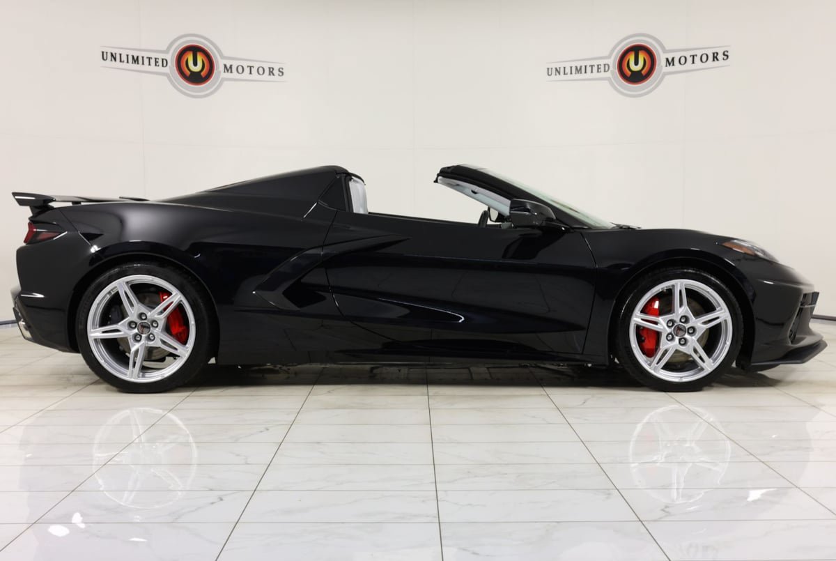 Used 2025 Chevrolet Corvette Stingray Premium Conv w/ Z51 Performance Package RWD image 2