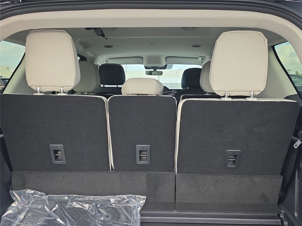 New 2026 Lincoln Navigator Premiere AWD/4WD image 9