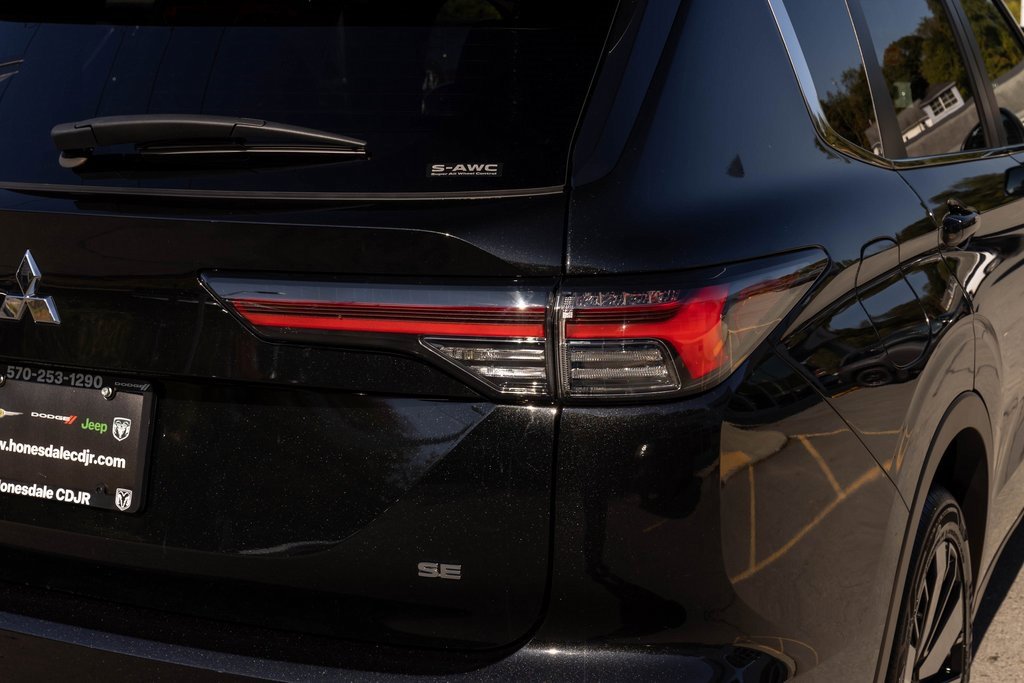 Used 2025 Mitsubishi Outlander SE image 39