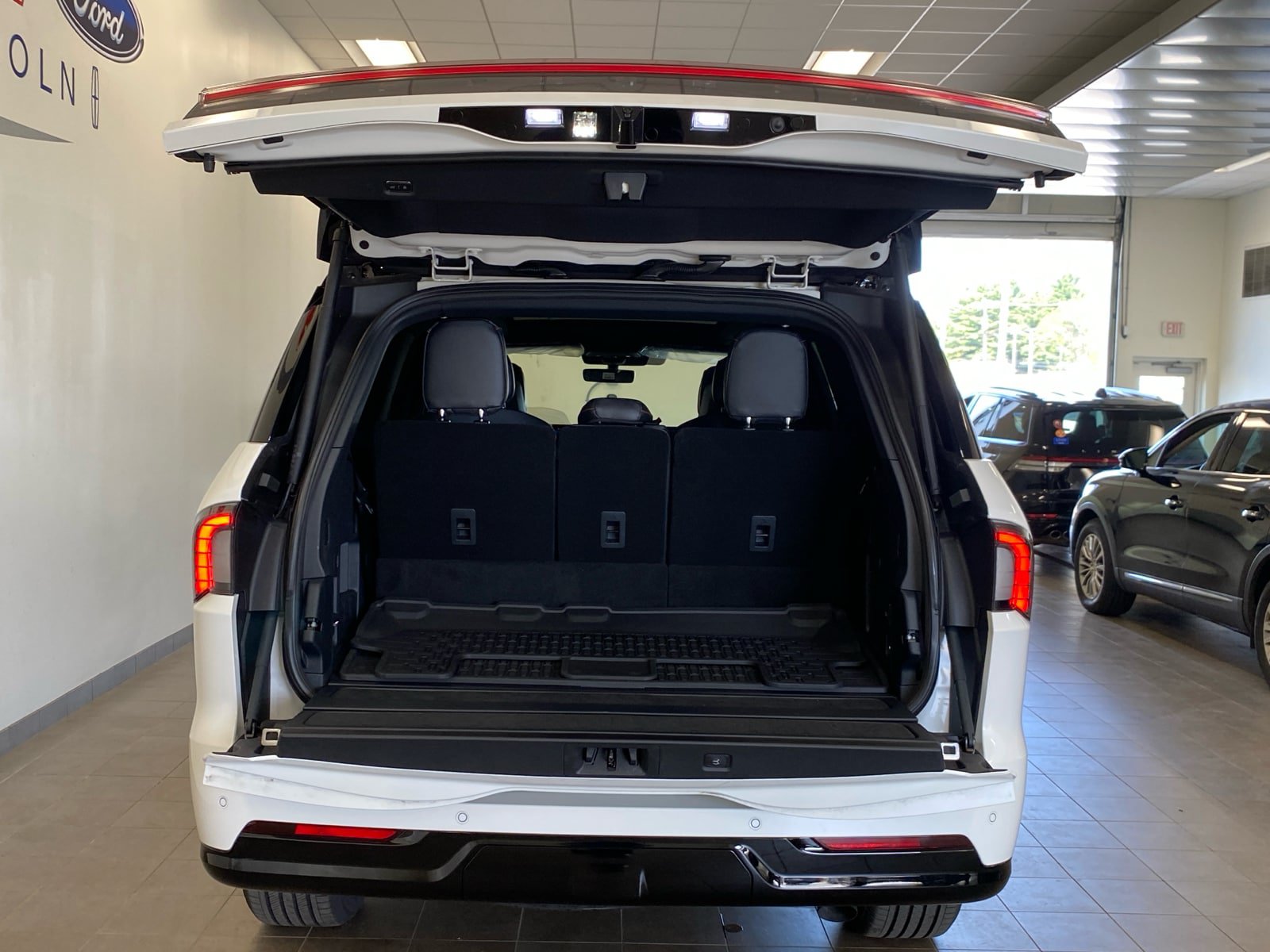 New 2026 Lincoln Navigator Black Label AWD/4WD image 9