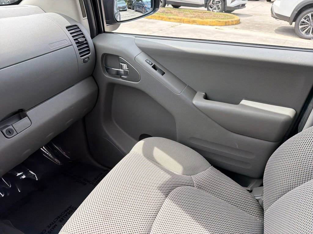 Used 2021 Nissan Frontier SV RWD image 30