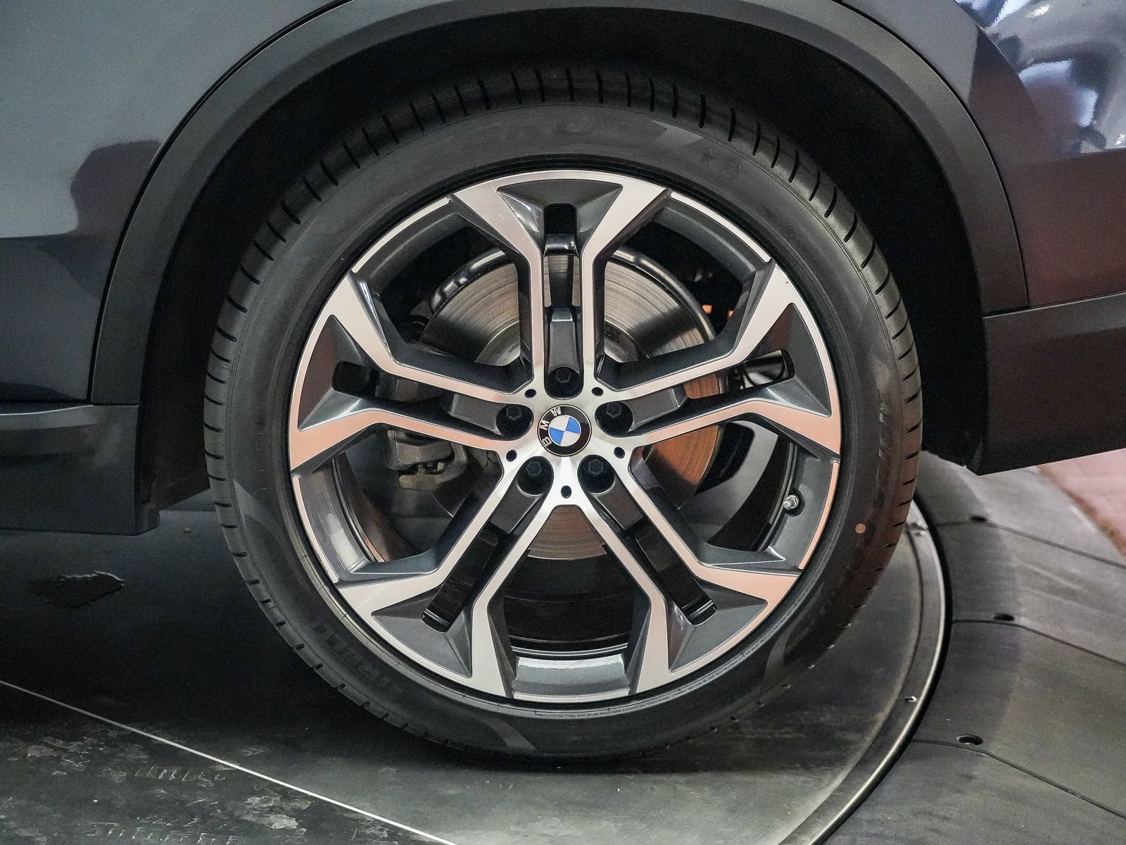 Used 2021 BMW X5 sDrive40i w/ Premium Package RWD image 9