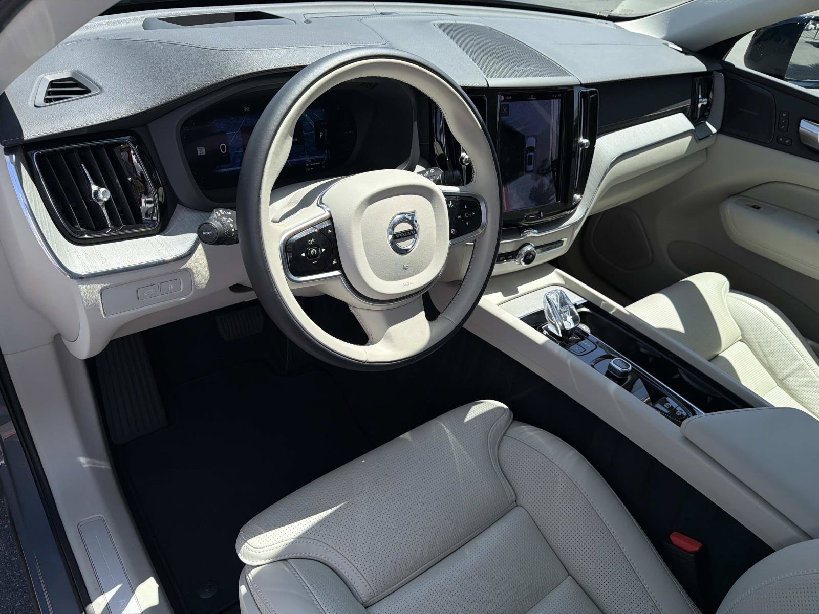 Certified 2023 Volvo XC60 T8 Ultimate w/ Climate Package AWD/4WD image 9