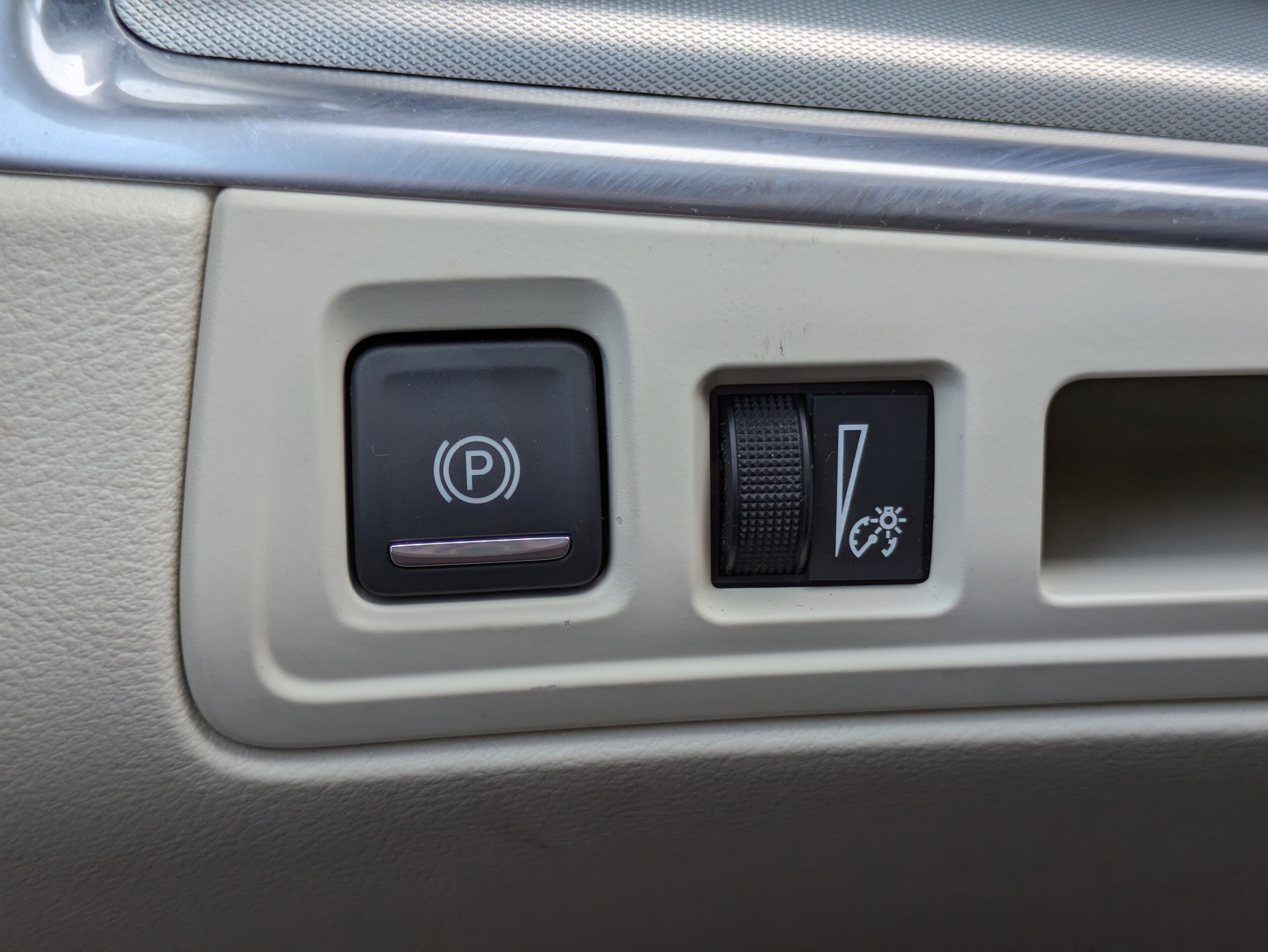 Certified 2023 Cadillac XT5 Premium Luxury w/ LPO, Floor Liner Package FWD image 15