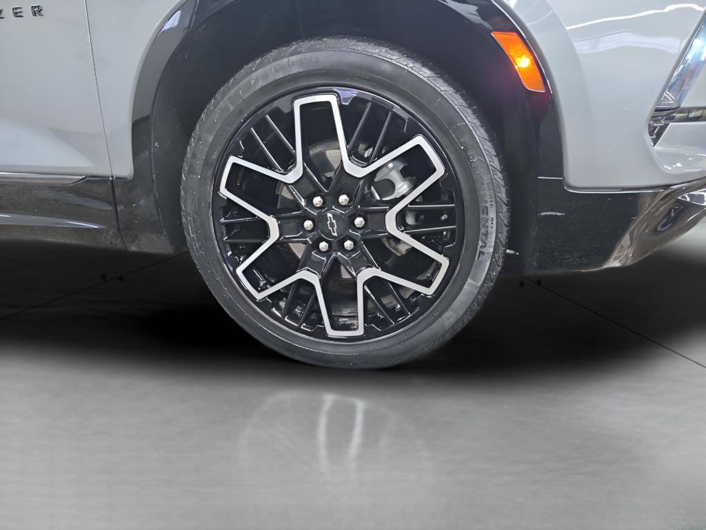 Used 2023 Chevrolet Blazer RS w/ Driver Confidence II Package image 2
