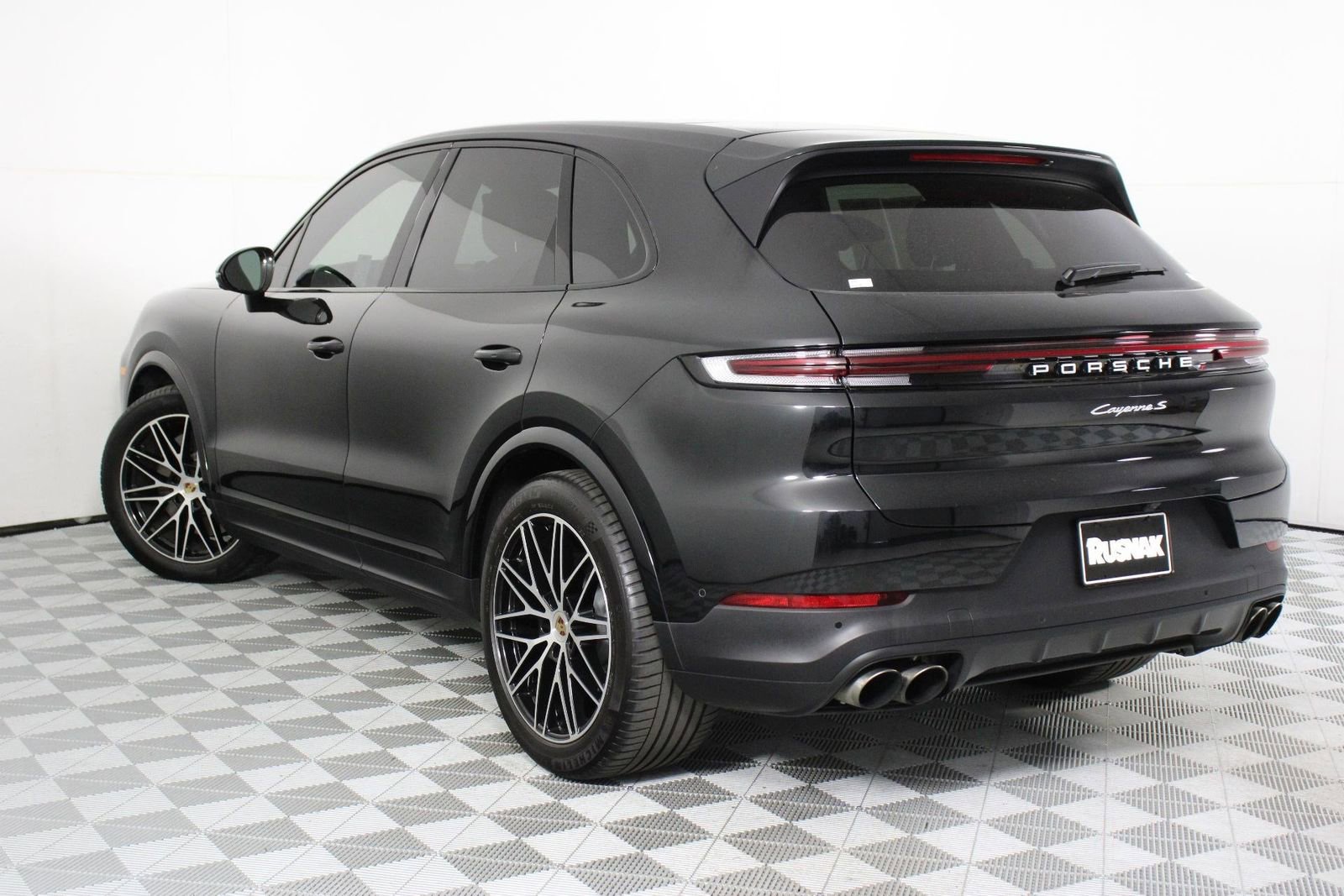 Certified 2025 Porsche Cayenne S AWD/4WD image 3