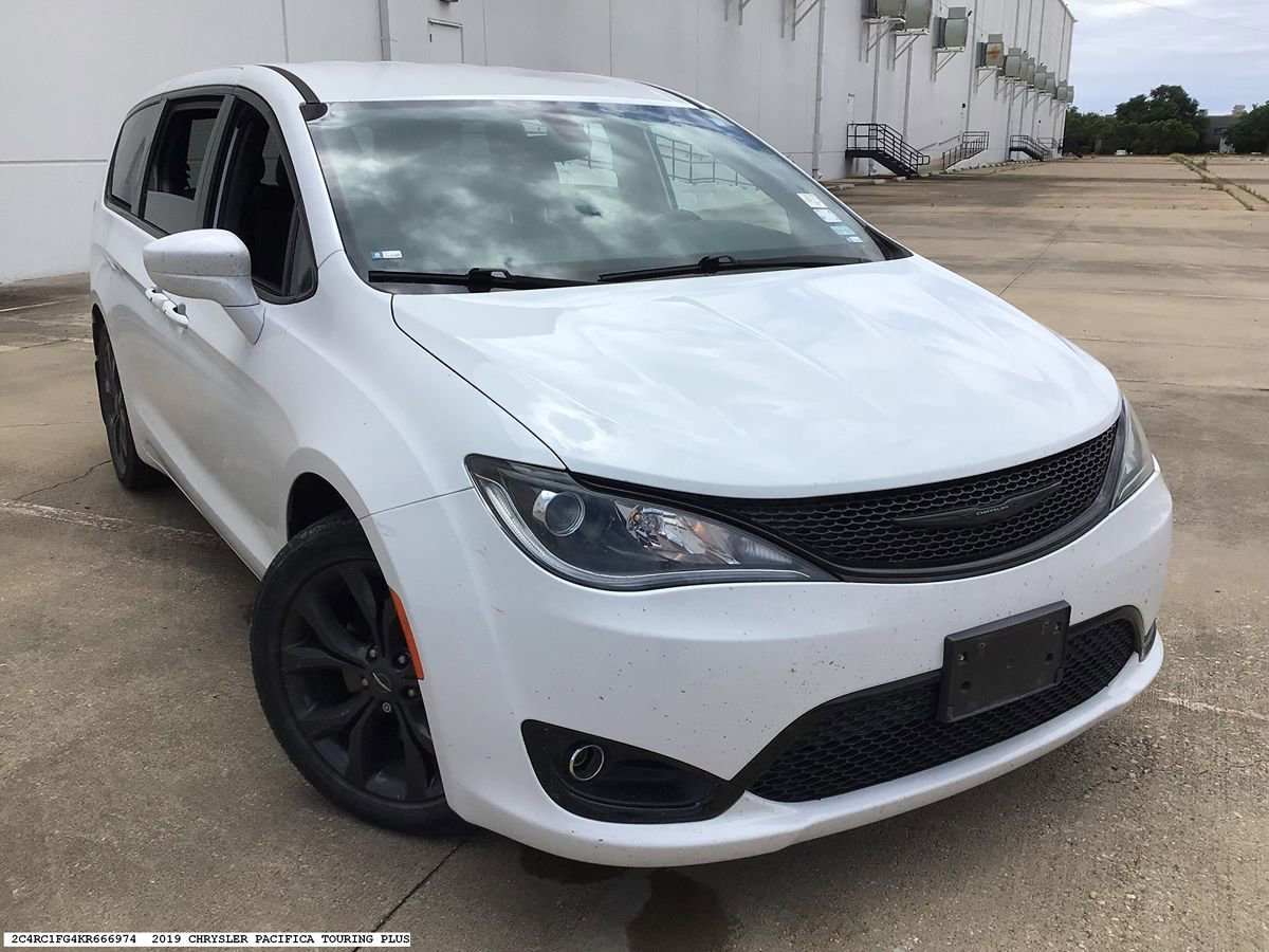 Used 2019 Chrysler Pacifica Touring Plus w/ S Appearance Package FWD image 4