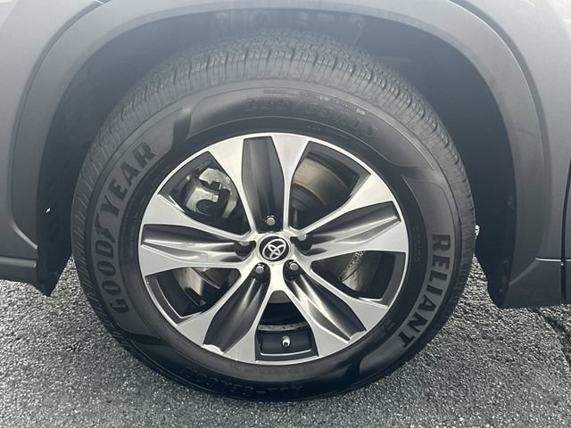 Certified 2021 Toyota Highlander XLE FWD image 21