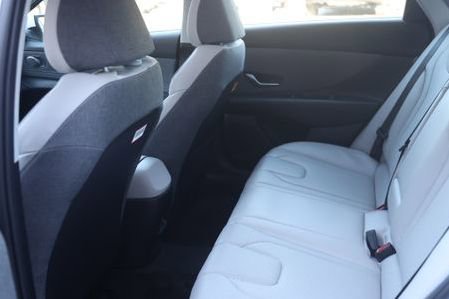 New 2025 Hyundai Elantra Limited image 9