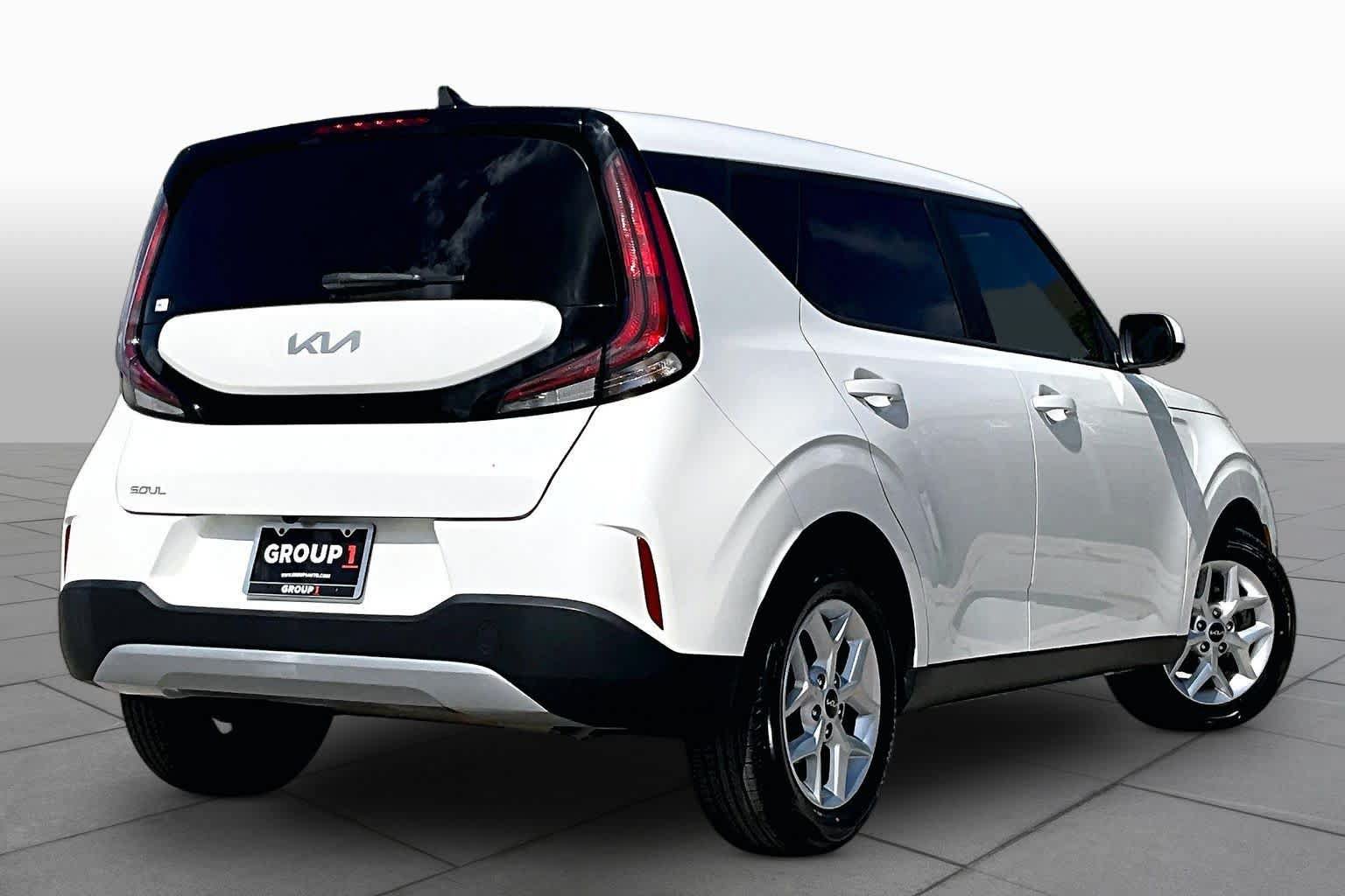 Used 2023 Kia Soul LX w/ Option Group 015 FWD image 13
