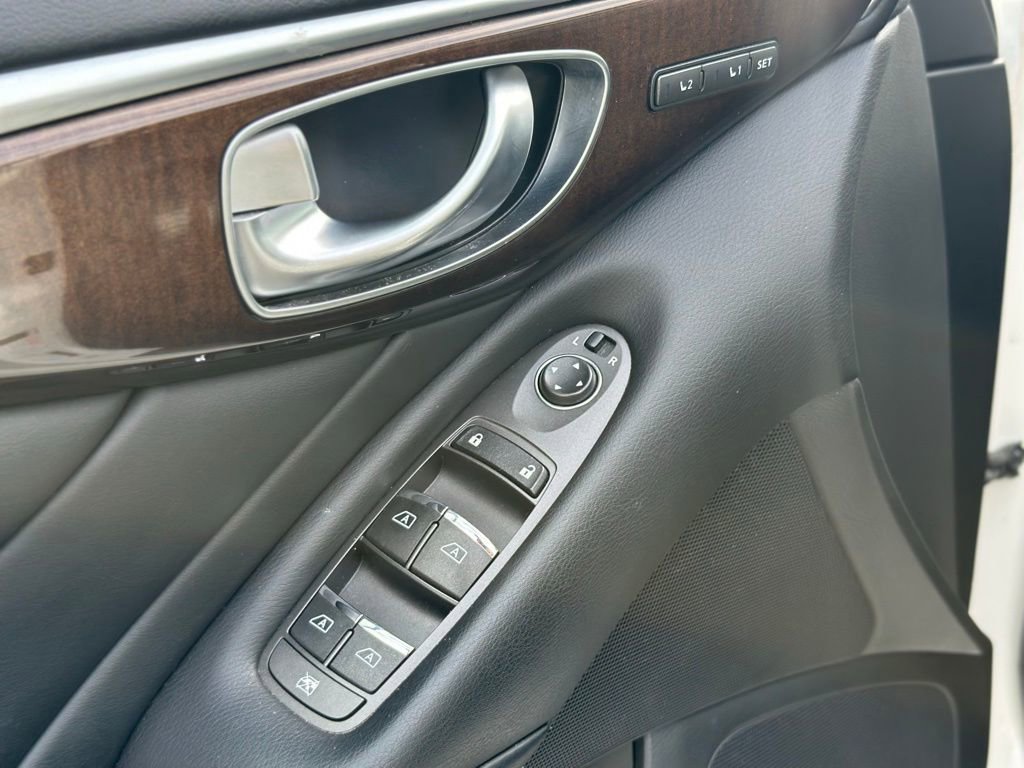 Used 2015 INFINITI Q50 Sport w/ Deluxe Technology Package image 18