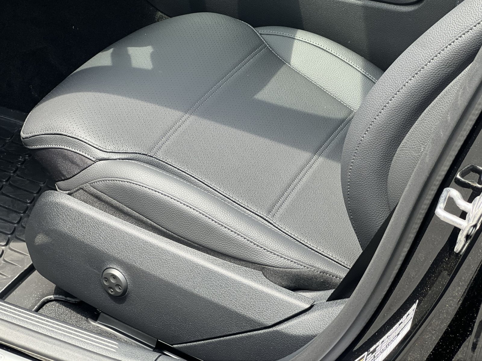 New 2026 Mercedes-Benz C 300 4MATIC Sedan image 19